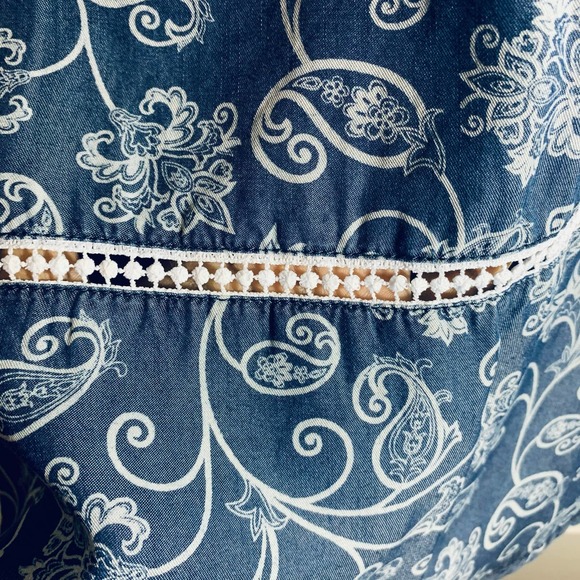 FOURTEENTH PLACE BELL SLEEVE TOP - Picture 6 of 6